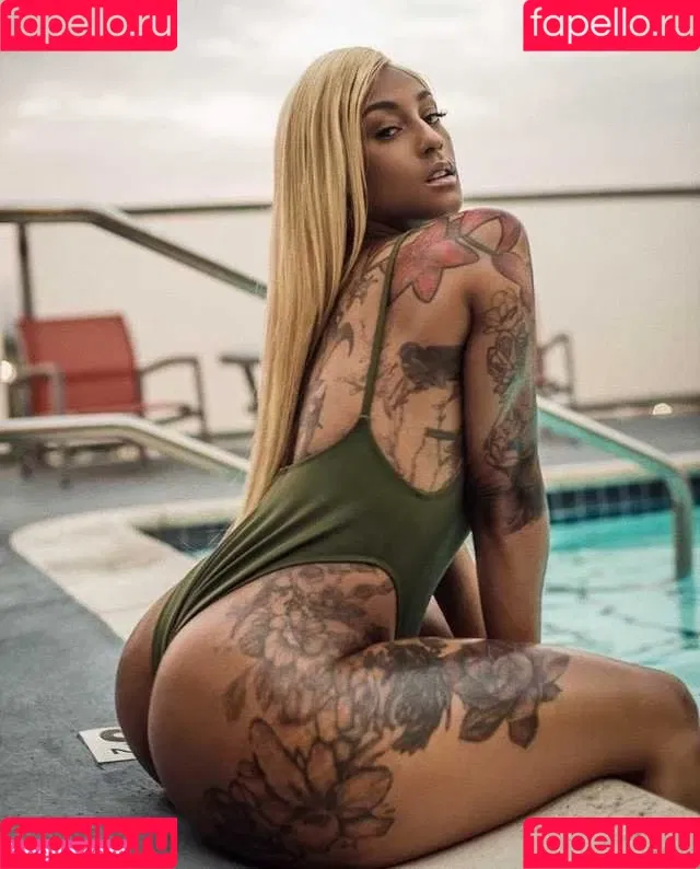 Mizz Twerksum Onlyfans Photo Gallery 