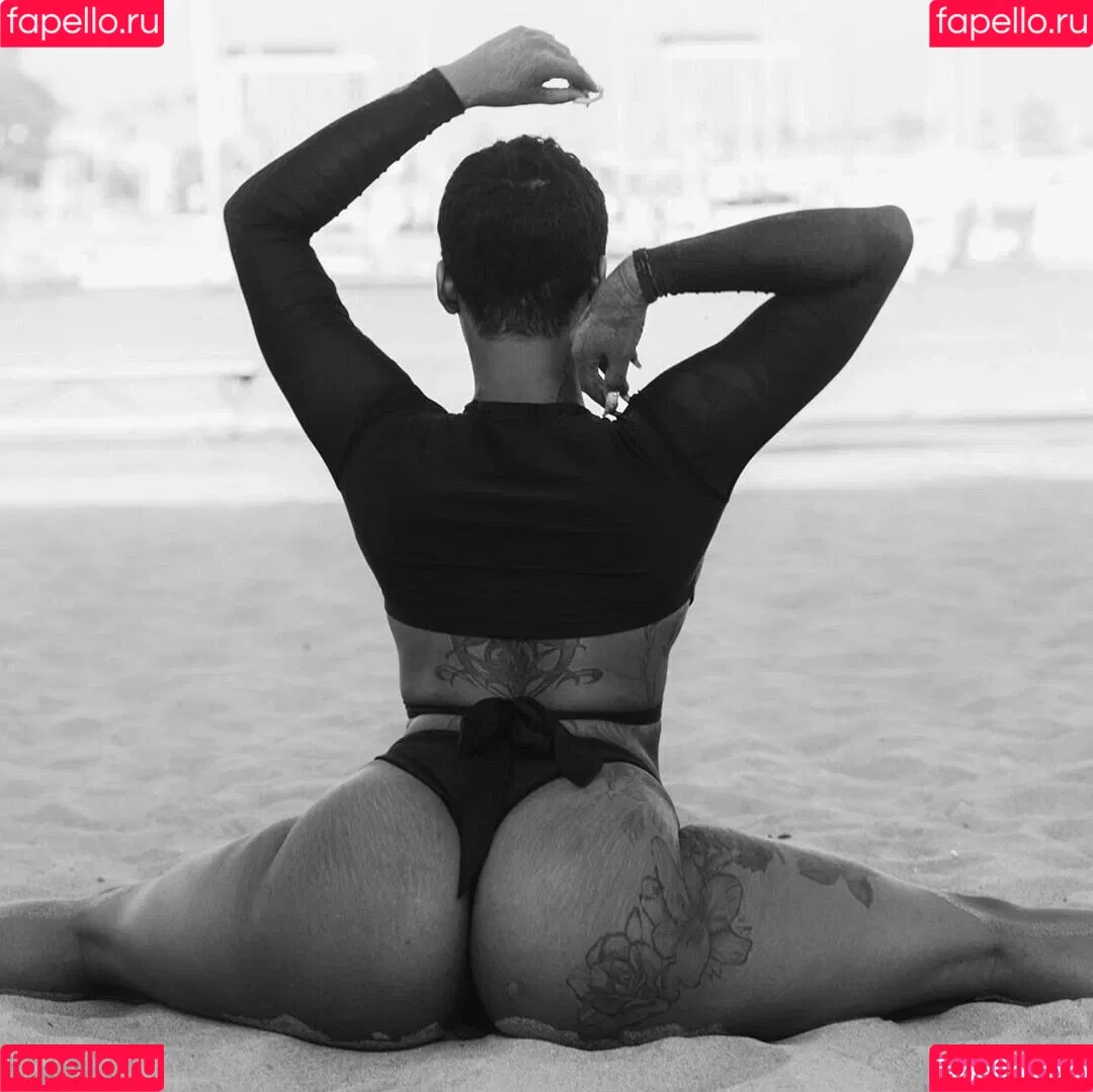 Mizz Twerksum Onlyfans Photo Gallery 