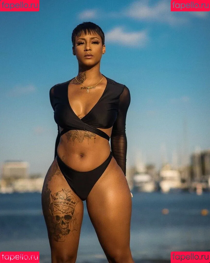 Mizz Twerksum Onlyfans Photo Gallery 