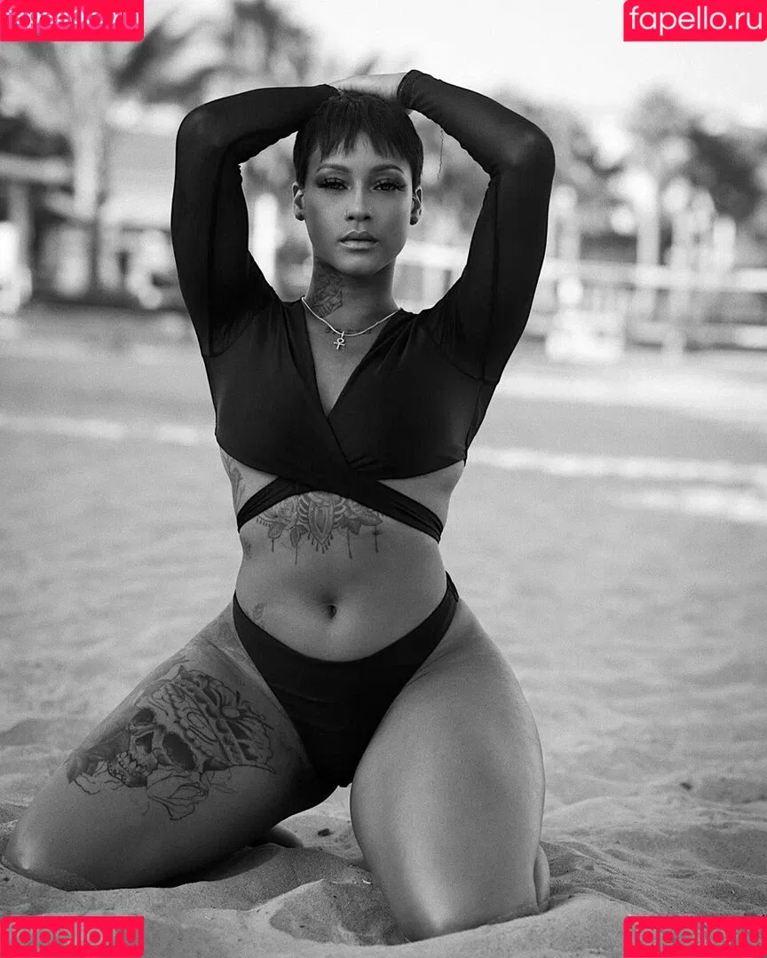 Mizz Twerksum Onlyfans Photo Gallery 