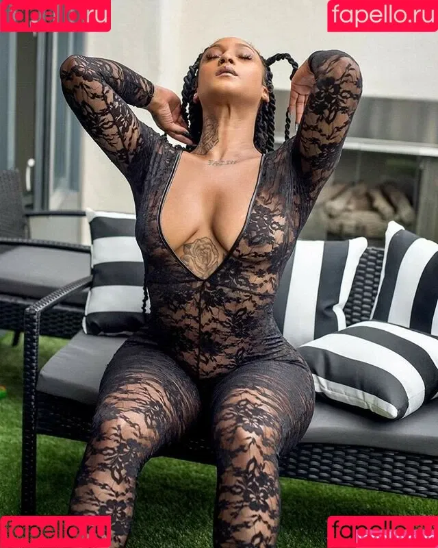 Mizz Twerksum Onlyfans Photo Gallery 