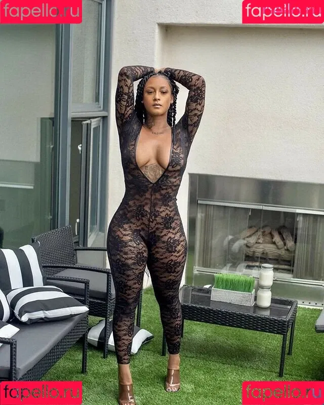 Mizz Twerksum Onlyfans Photo Gallery 
