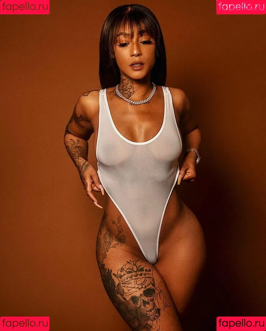 Mizz Twerksum Onlyfans Photo Gallery 