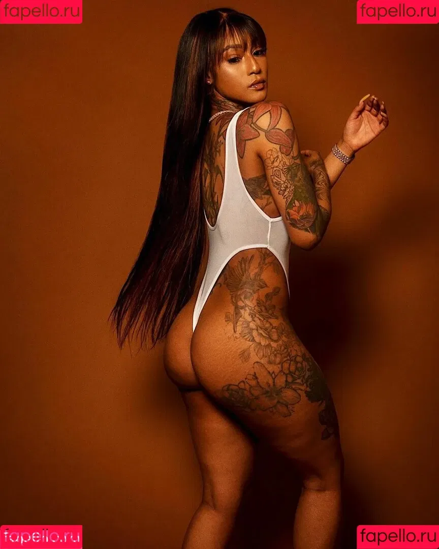 Mizz Twerksum Onlyfans Photo Gallery 