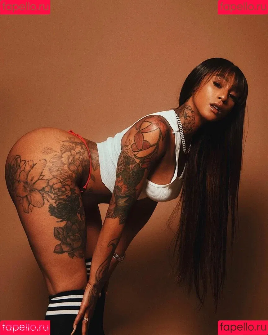 Mizz Twerksum Onlyfans Photo Gallery 
