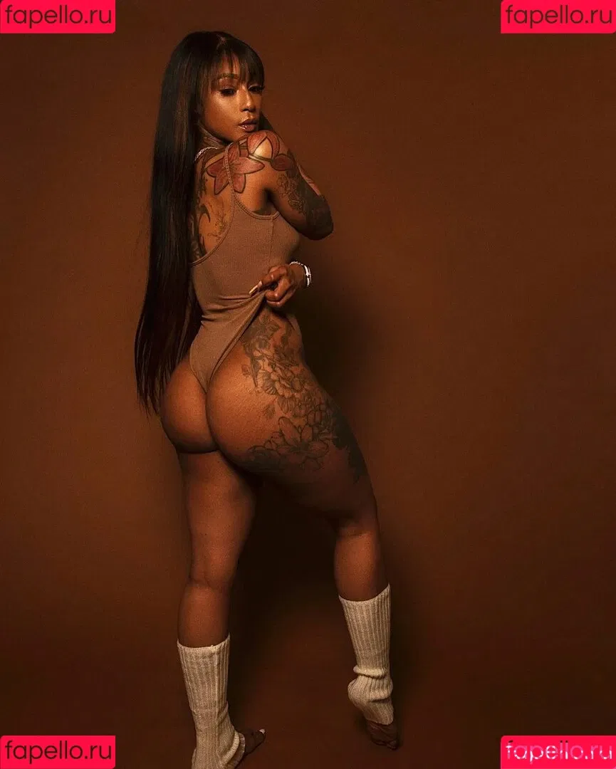 Mizz Twerksum Onlyfans Photo Gallery 