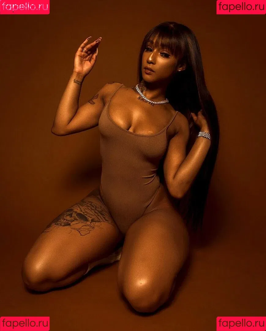Mizz Twerksum Onlyfans Photo Gallery 