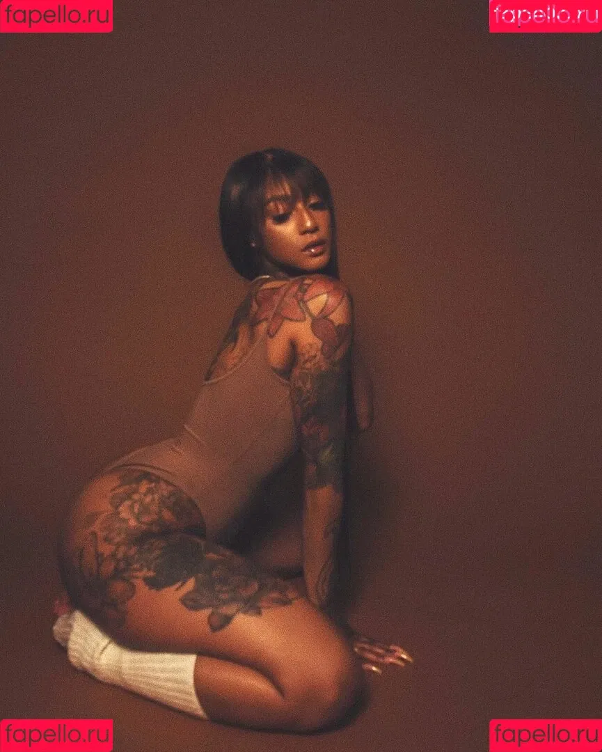 Mizz Twerksum Onlyfans Photo Gallery 
