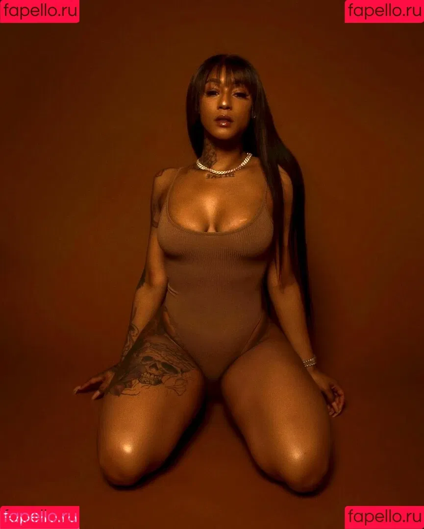 Mizz Twerksum Onlyfans Photo Gallery 