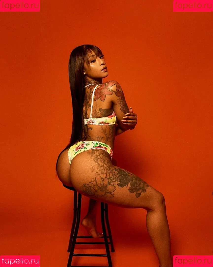 Mizz Twerksum Onlyfans Photo Gallery 