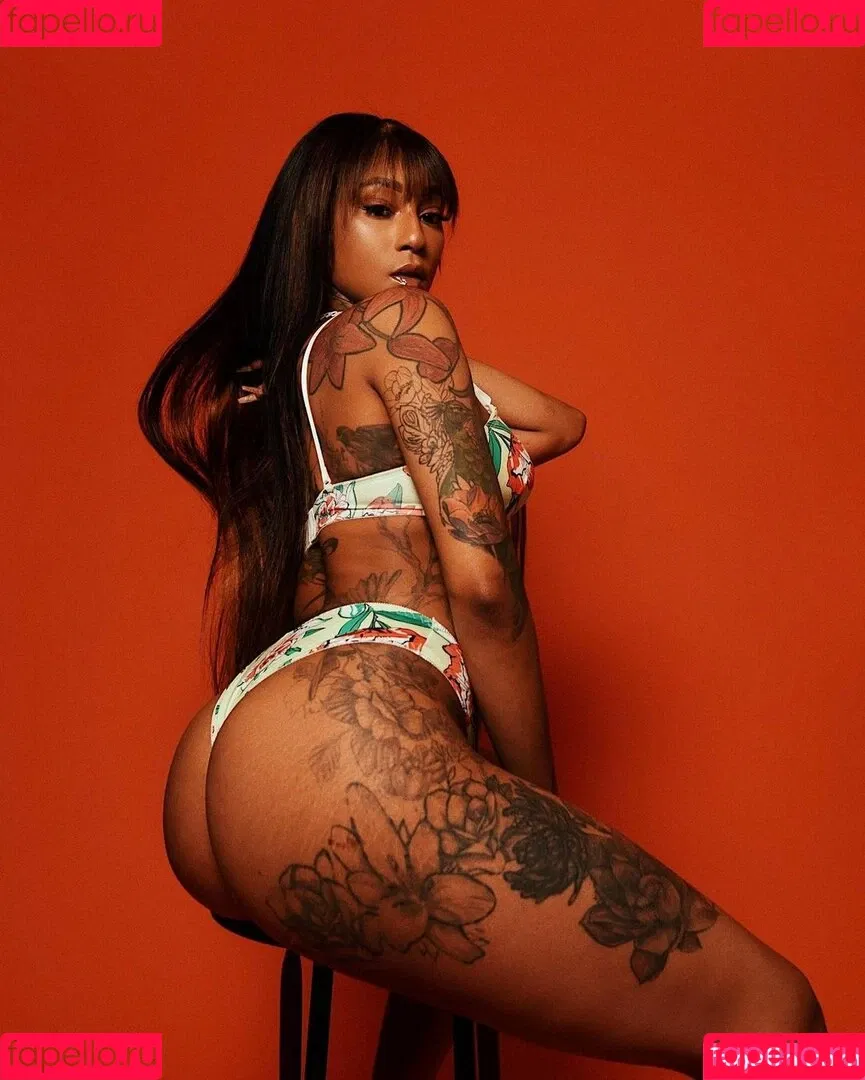 Mizz Twerksum Onlyfans Photo Gallery 