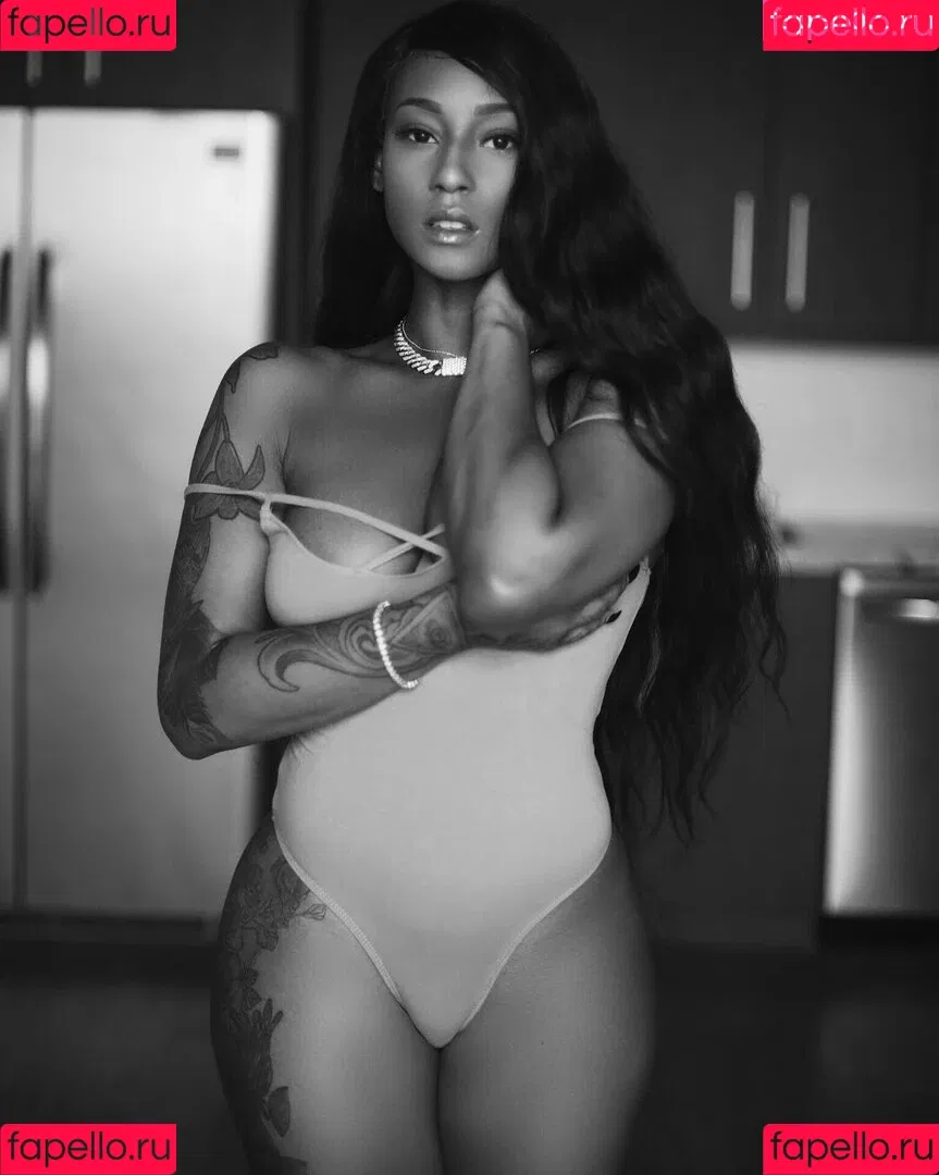 Mizz Twerksum Onlyfans Photo Gallery 