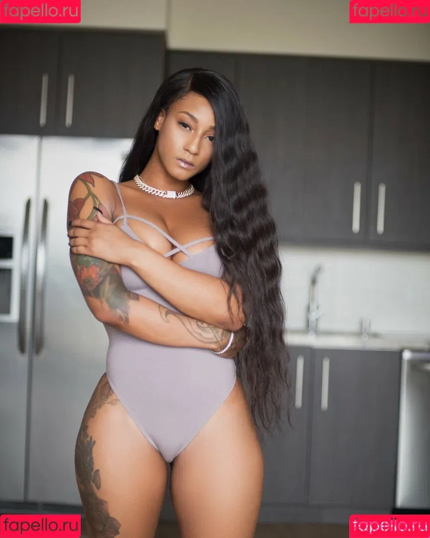 Mizz Twerksum Onlyfans Photo Gallery 