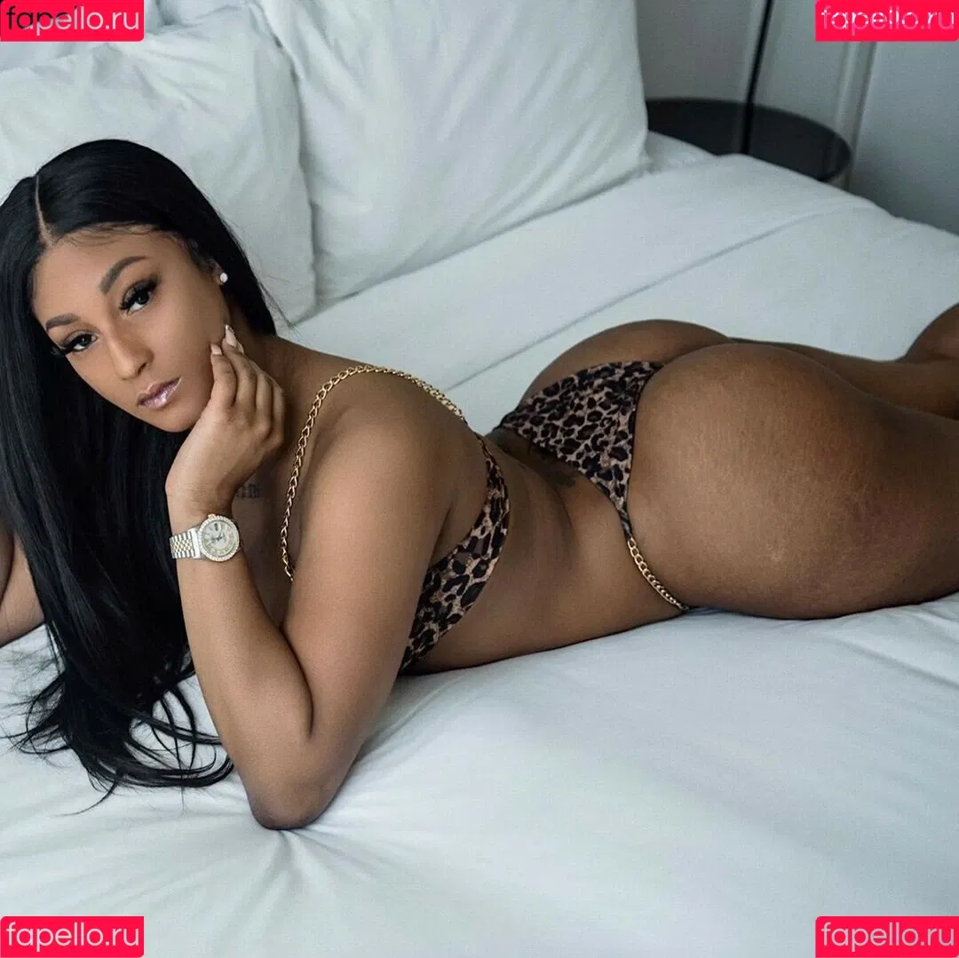 Mizz Twerksum Onlyfans Photo Gallery 