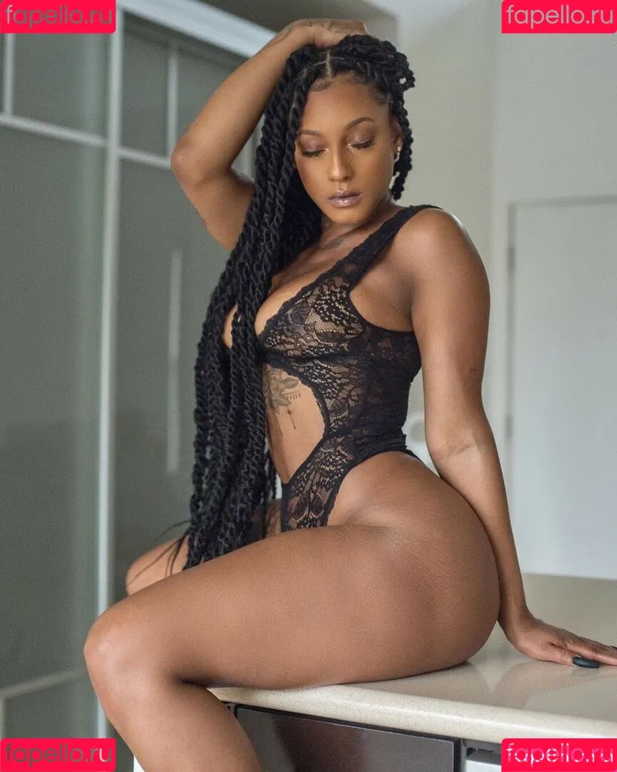 Mizz Twerksum Onlyfans Photo Gallery 