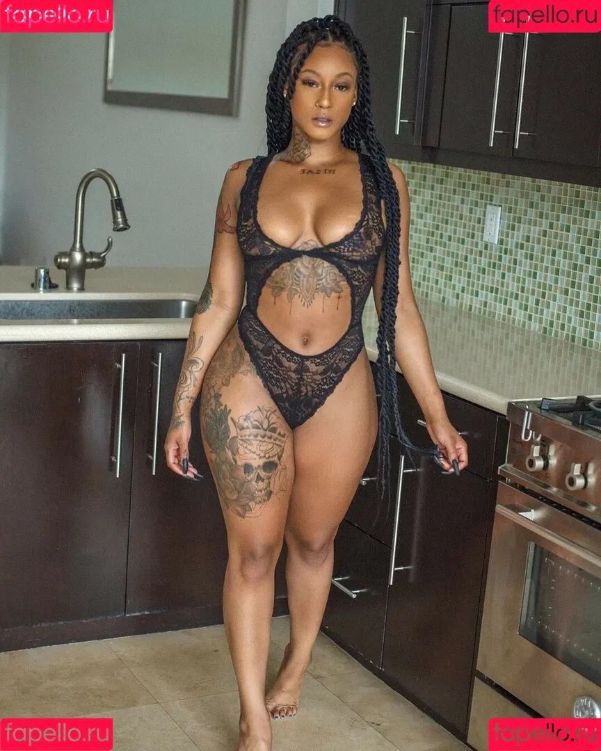 Mizz Twerksum Onlyfans Photo Gallery 