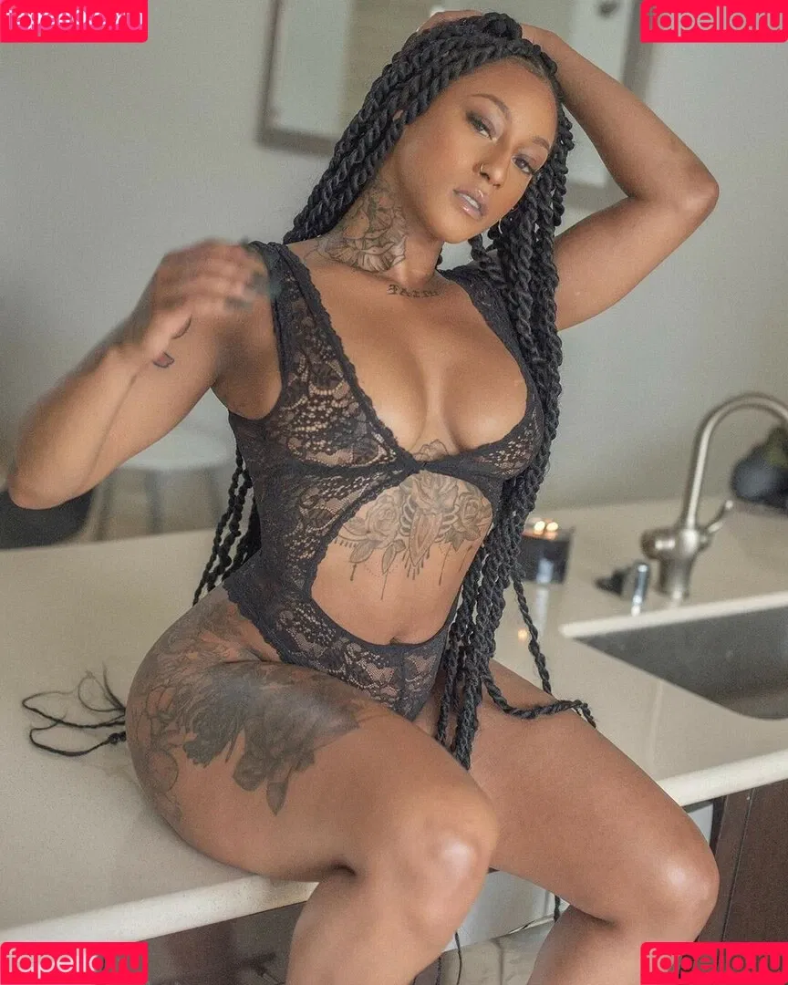 Mizz Twerksum Onlyfans Photo Gallery 