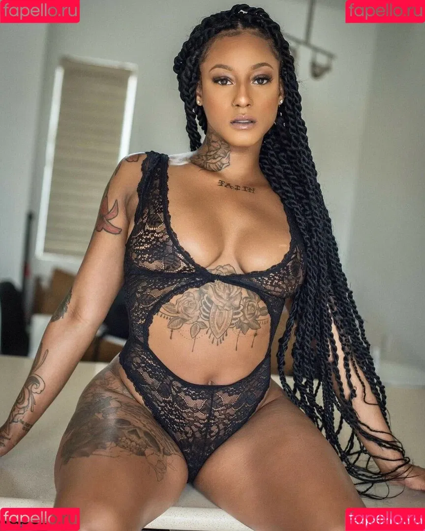 Mizz Twerksum Onlyfans Photo Gallery 