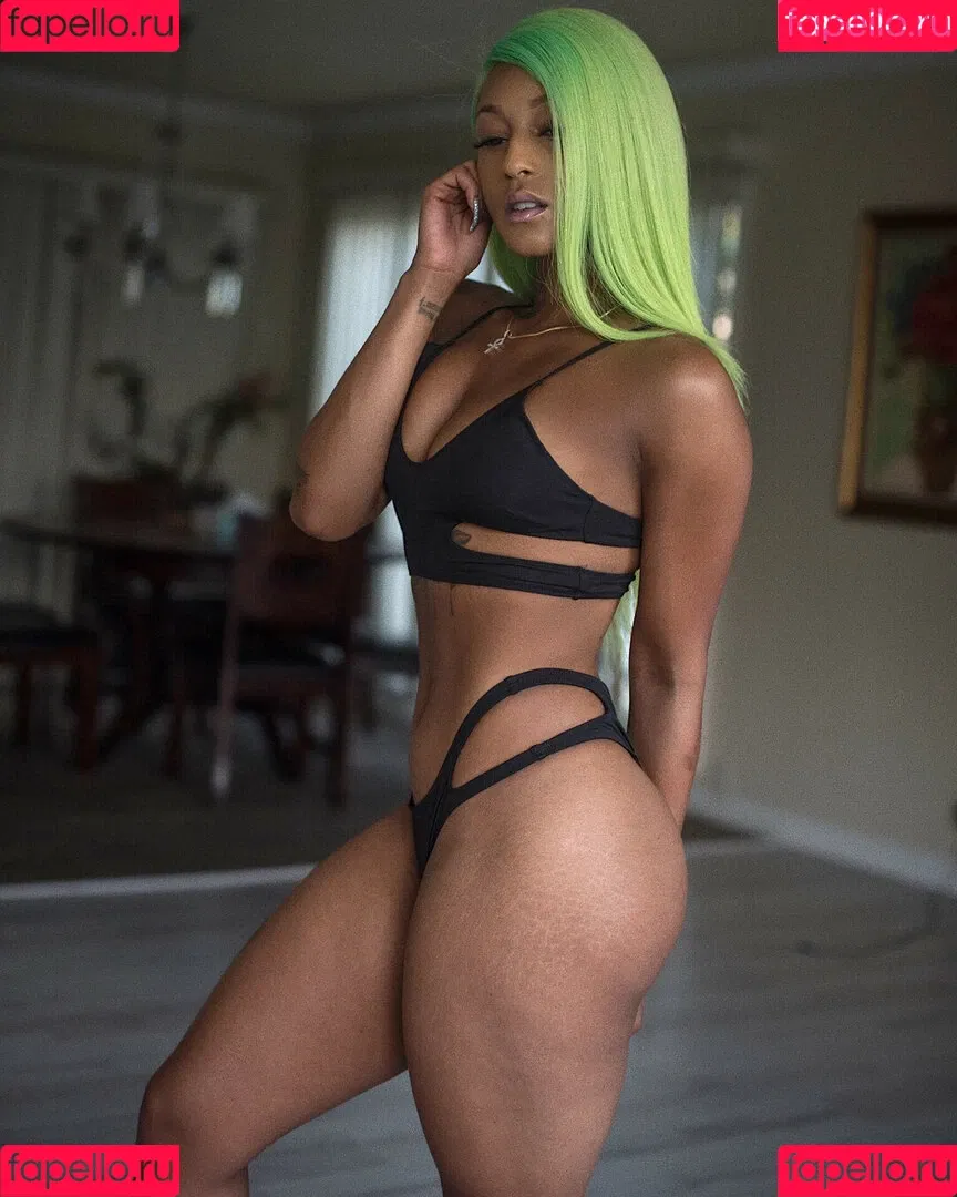 Mizz Twerksum Onlyfans Photo Gallery 