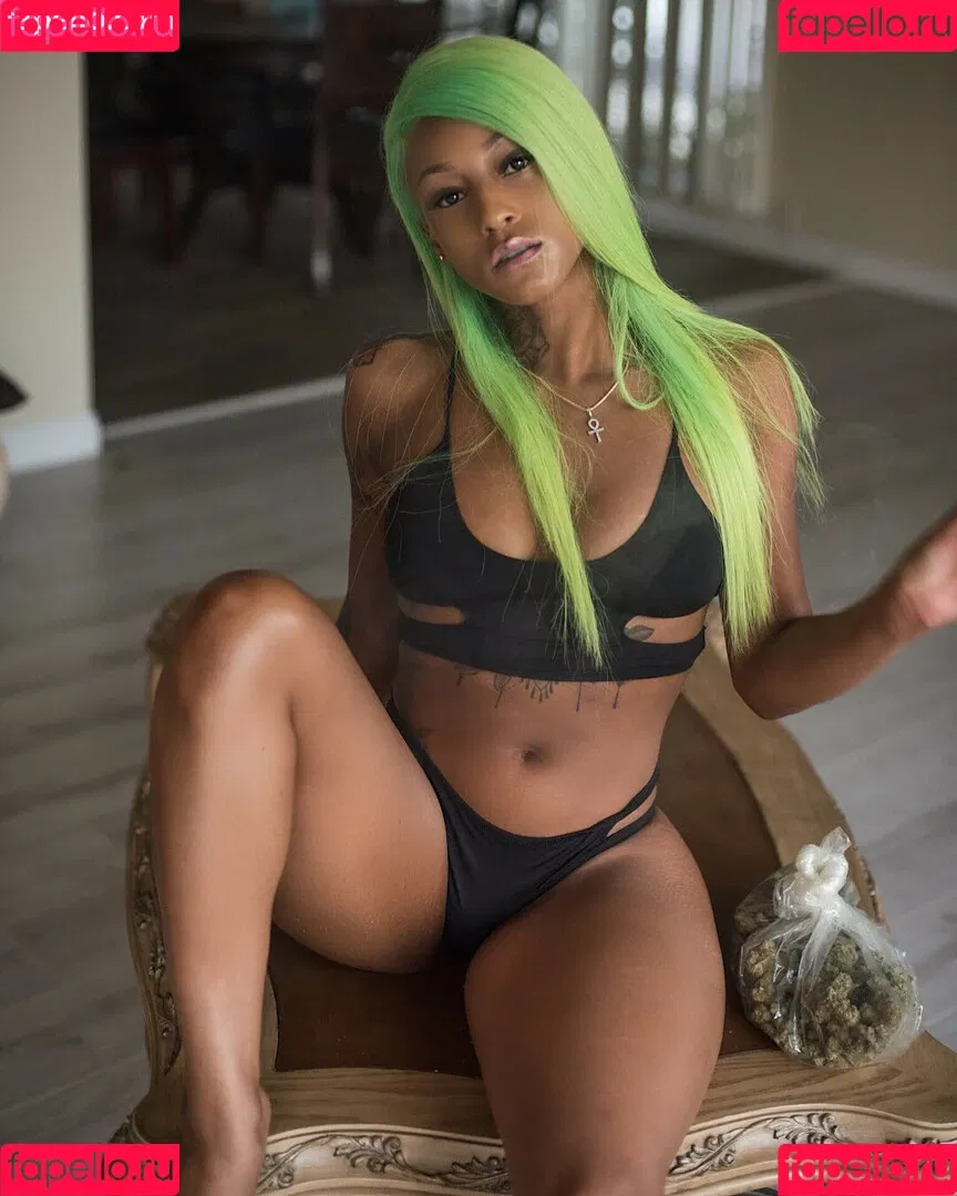 Mizz Twerksum Onlyfans Photo Gallery 