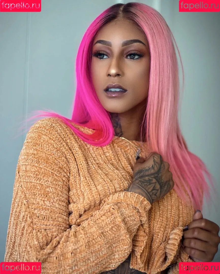 Mizz Twerksum Onlyfans Photo Gallery 