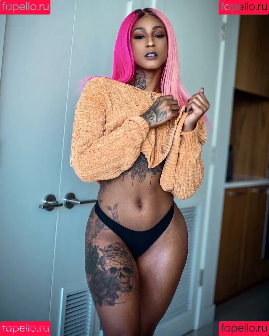 Mizz Twerksum Onlyfans Photo Gallery 