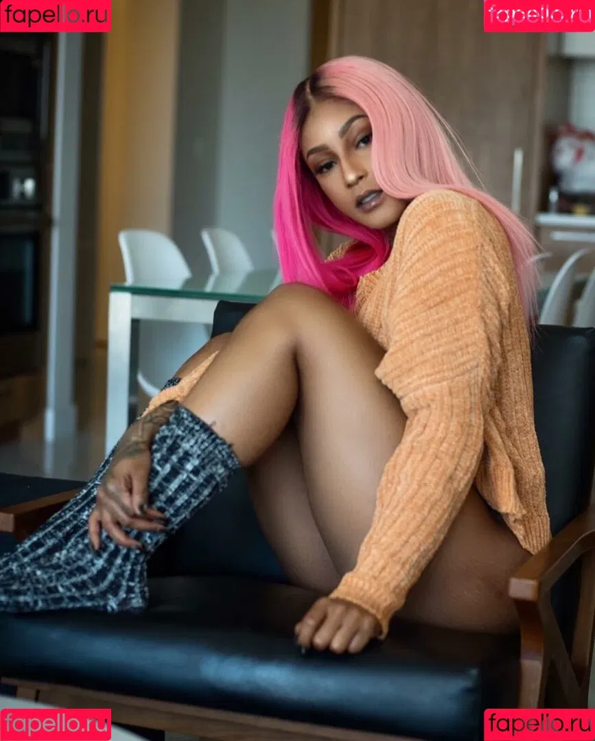 Mizz Twerksum Onlyfans Photo Gallery 