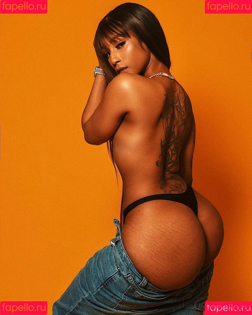 Mizz Twerksum Onlyfans Photo Gallery 