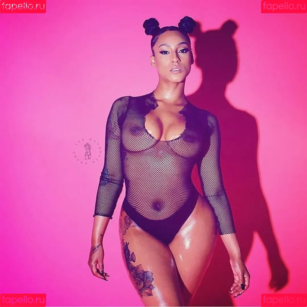 Mizz Twerksum Onlyfans Photo Gallery 