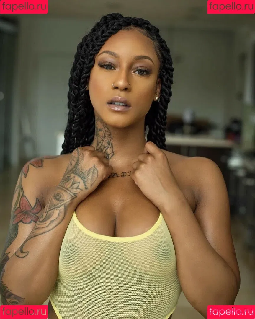 Mizz Twerksum Onlyfans Photo Gallery 
