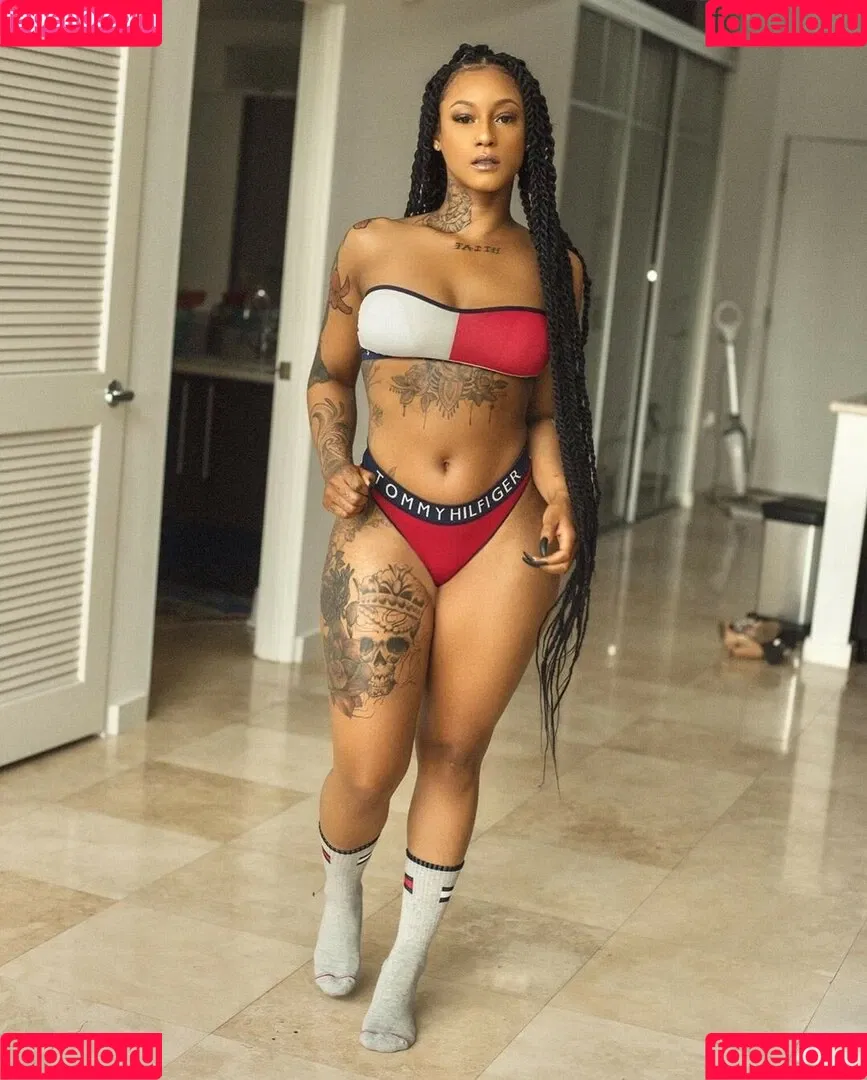 Mizz Twerksum Onlyfans Photo Gallery 