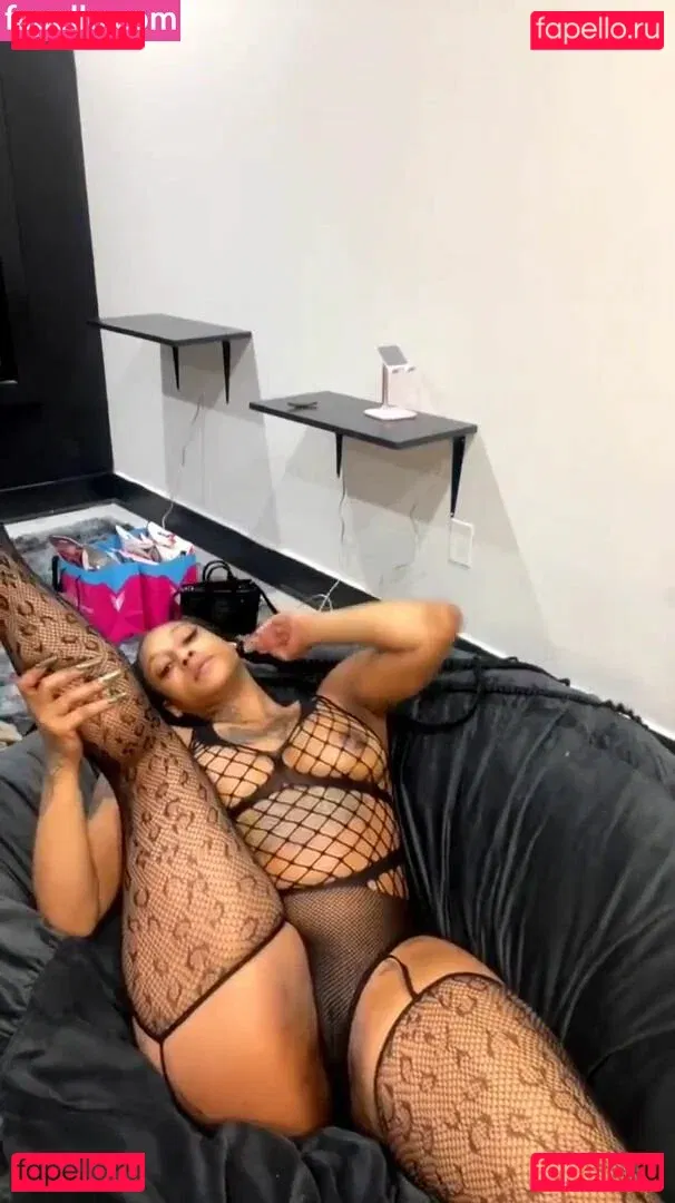 Mizz Twerksum Onlyfans Photo Gallery 