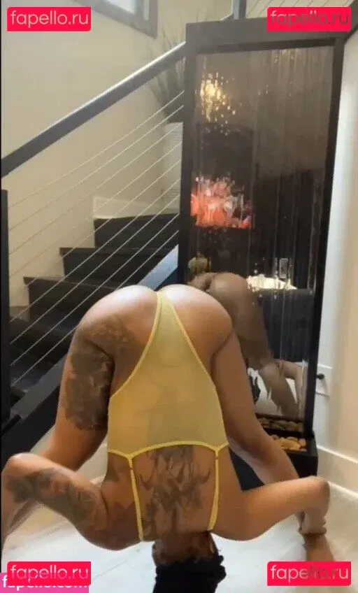Mizz Twerksum Onlyfans Photo Gallery 