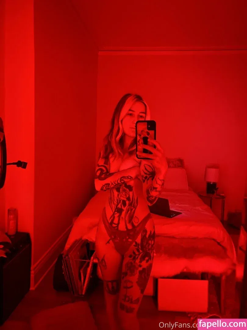 simpwhisperer Onlyfans Photo Gallery 