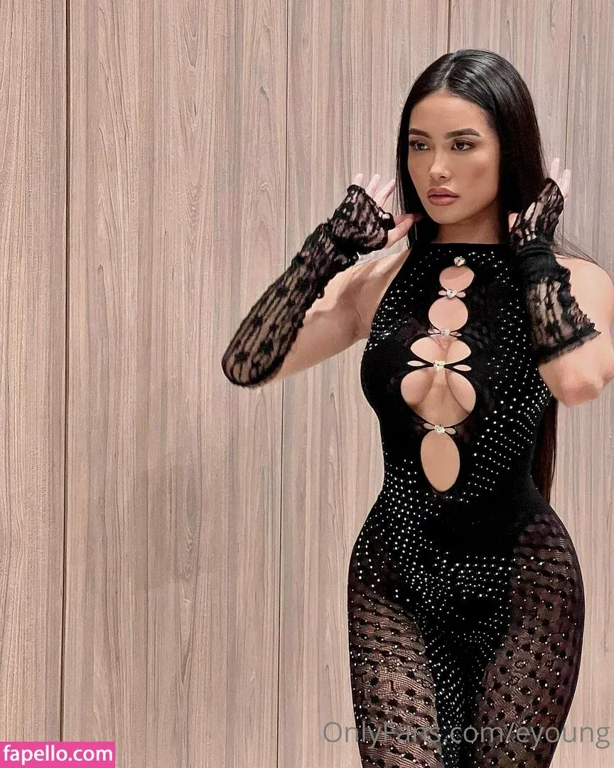 eyoung Onlyfans Photo Gallery 