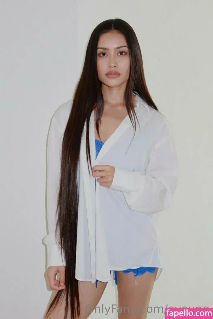 eyoung Onlyfans Photo Gallery 