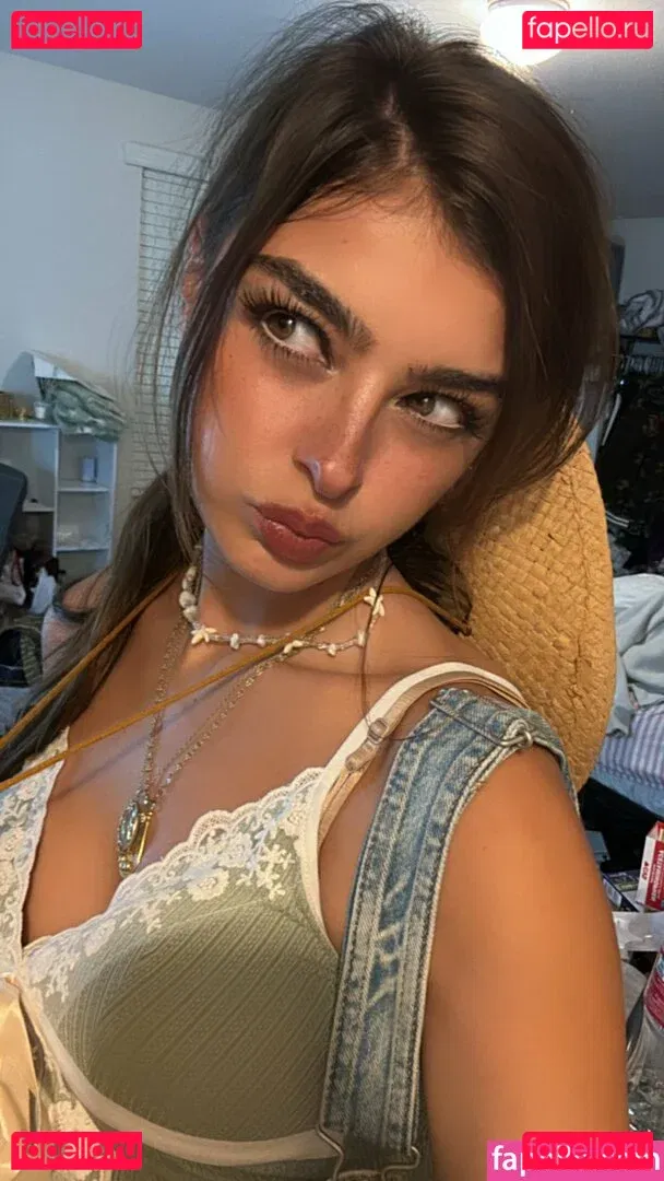 Aruuu Onlyfans Photo Gallery 