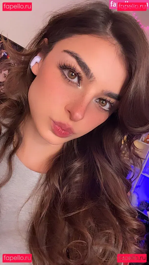 Aruuu Onlyfans Photo Gallery 