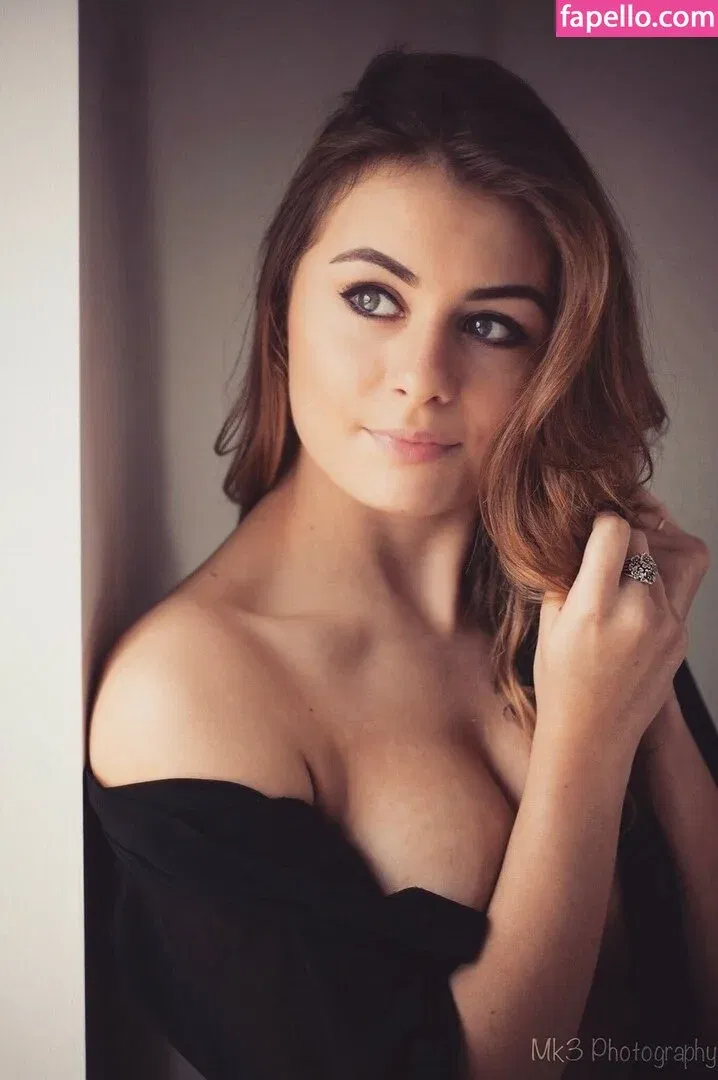 beckihearn Onlyfans Photo Gallery 