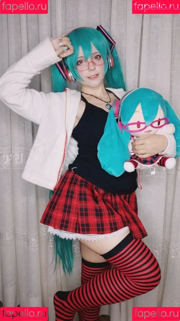 Saya Scarlet Onlyfans Photo Gallery 