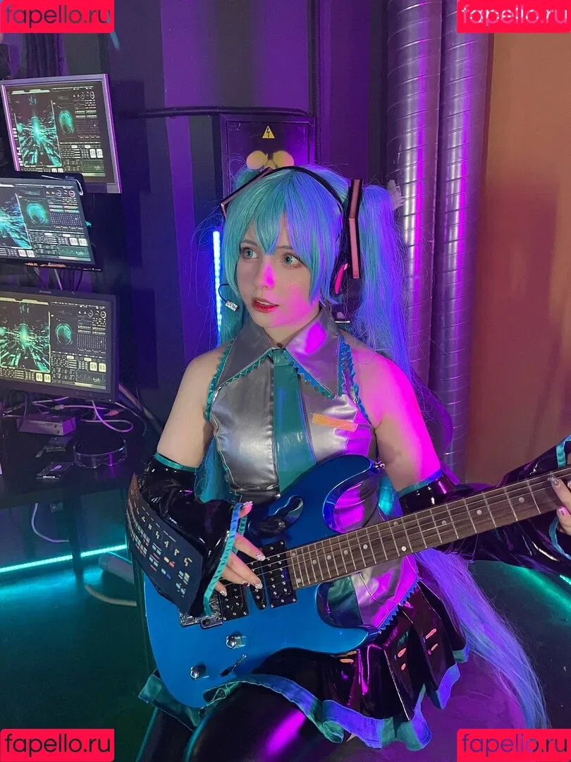 Saya Scarlet Onlyfans Photo Gallery 