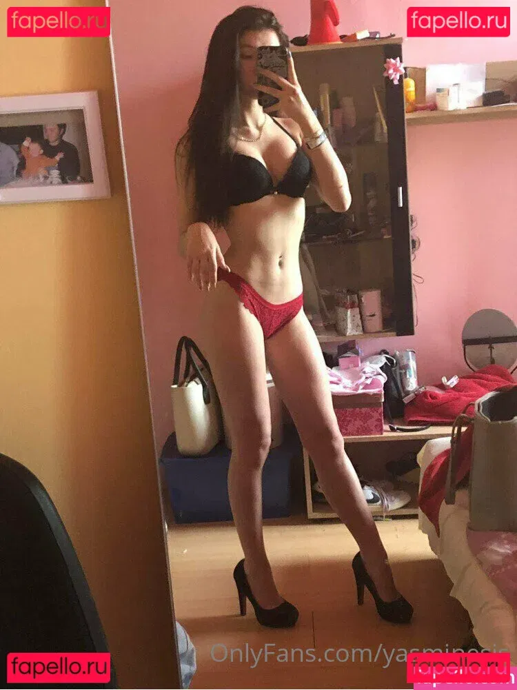 YasMineSis Onlyfans Photo Gallery 