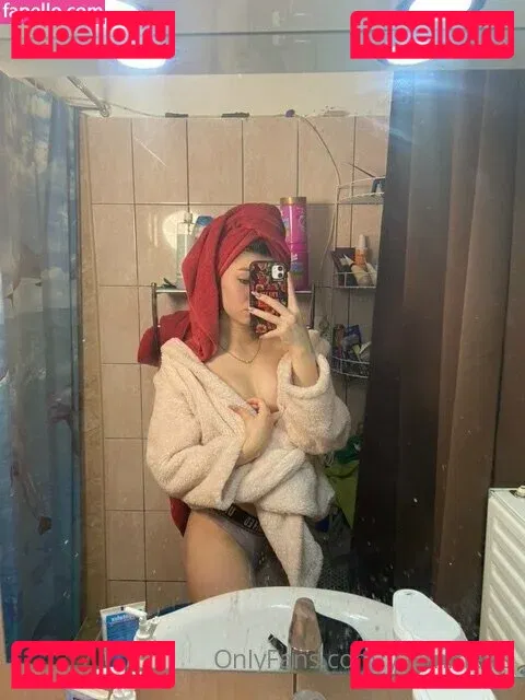 YasMineSis Onlyfans Photo Gallery 