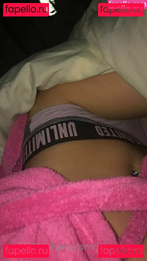 YasMineSis Onlyfans Photo Gallery 