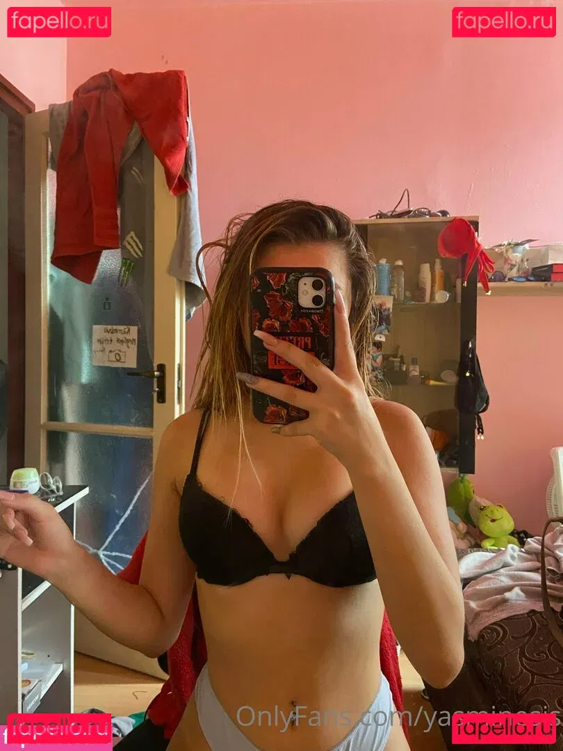 YasMineSis Onlyfans Photo Gallery 