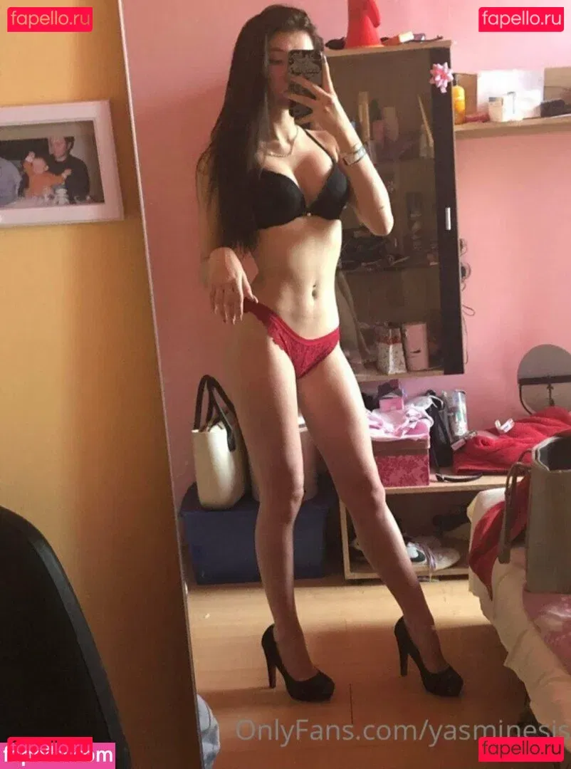 YasMineSis Onlyfans Photo Gallery 