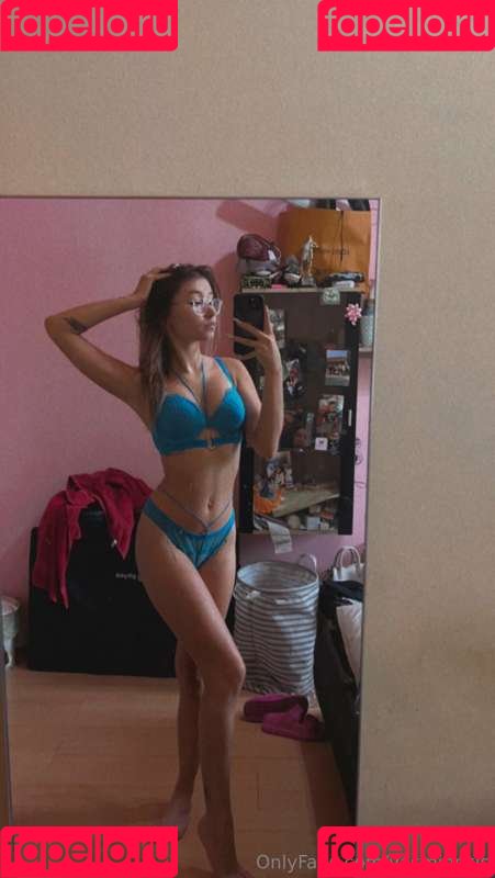 YasMineSis Onlyfans Photo Gallery 