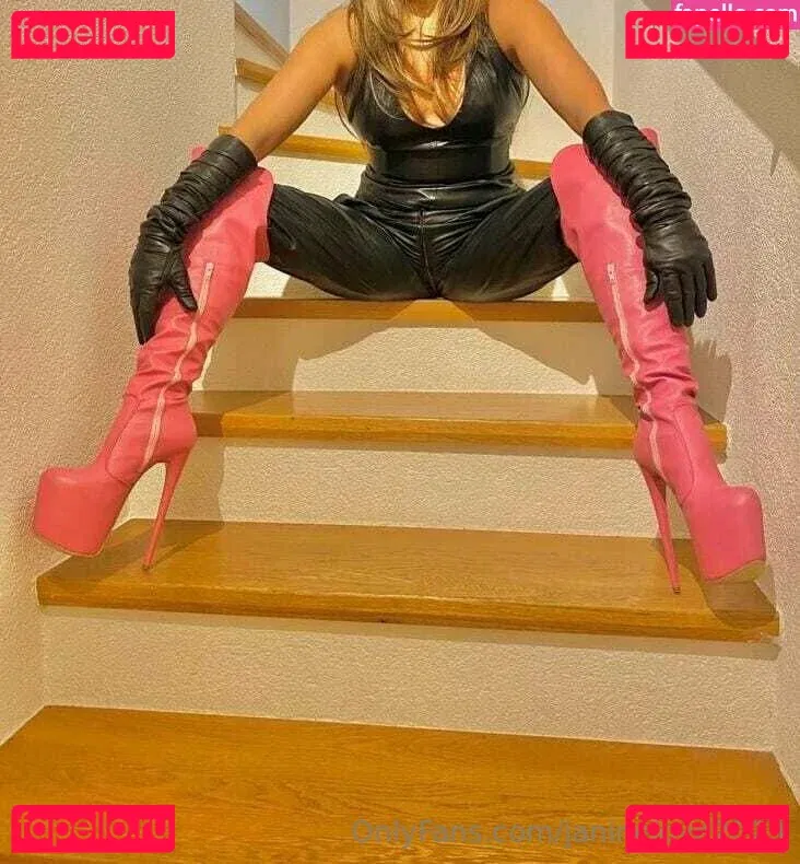 janine Onlyfans Photo Gallery 