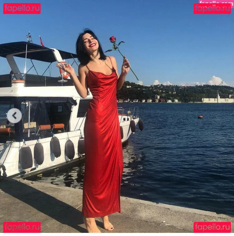 Merve Bolugur Onlyfans Photo Gallery 
