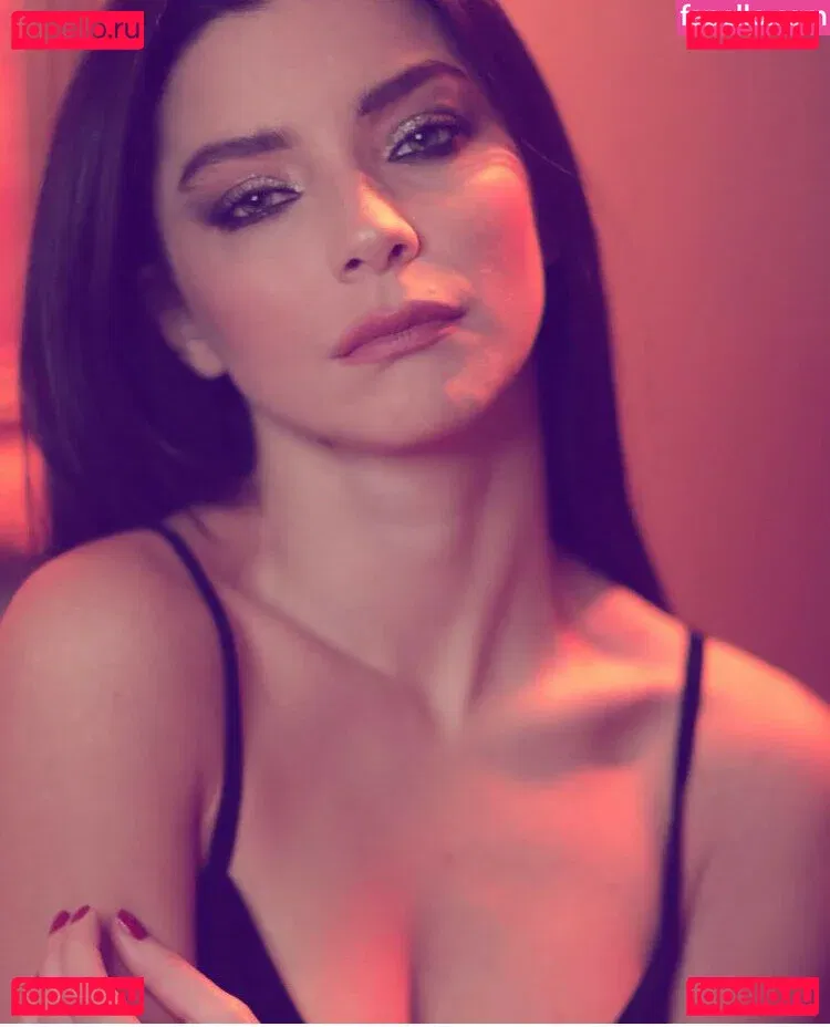 Merve Bolugur Onlyfans Photo Gallery 